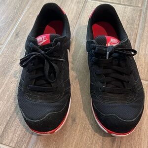 NIKE Air Eclipse flexible casual athletic black tennis shoes